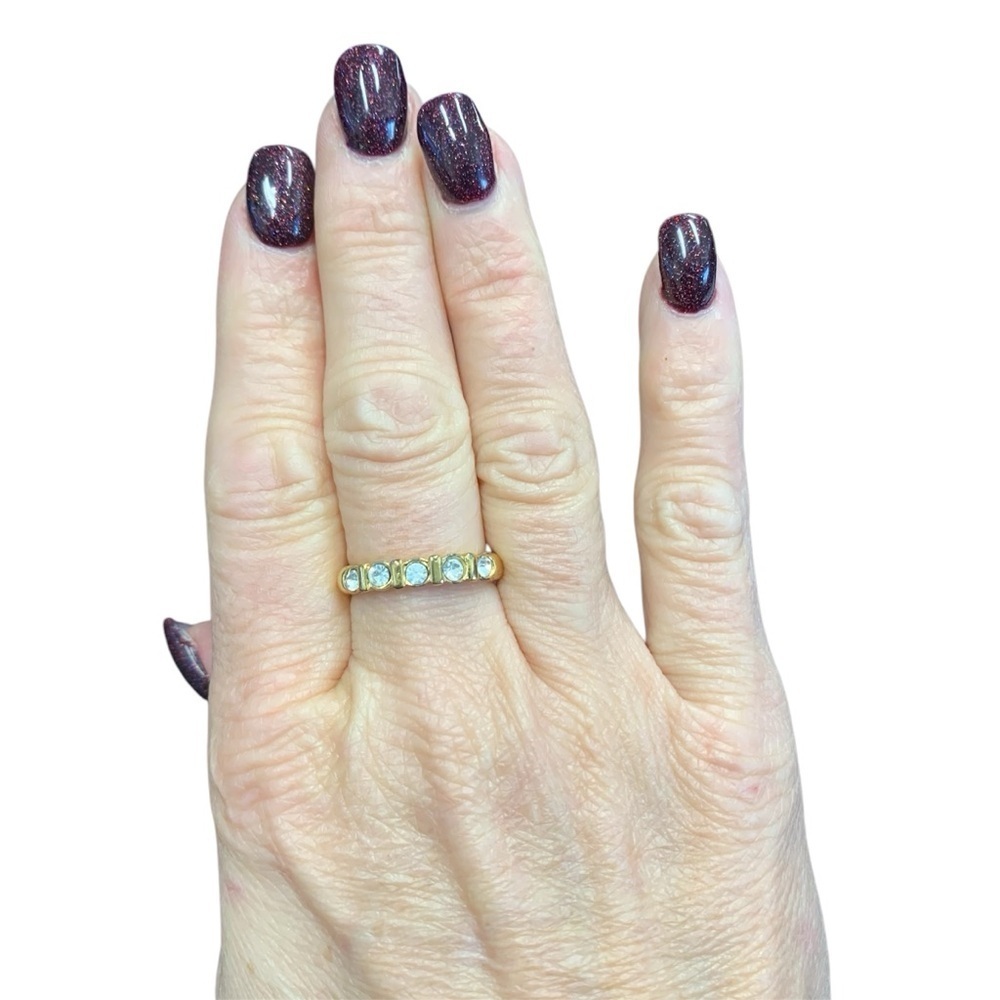 Avon “Anniversary” Ring size 9 with White Stones. NIB 1989